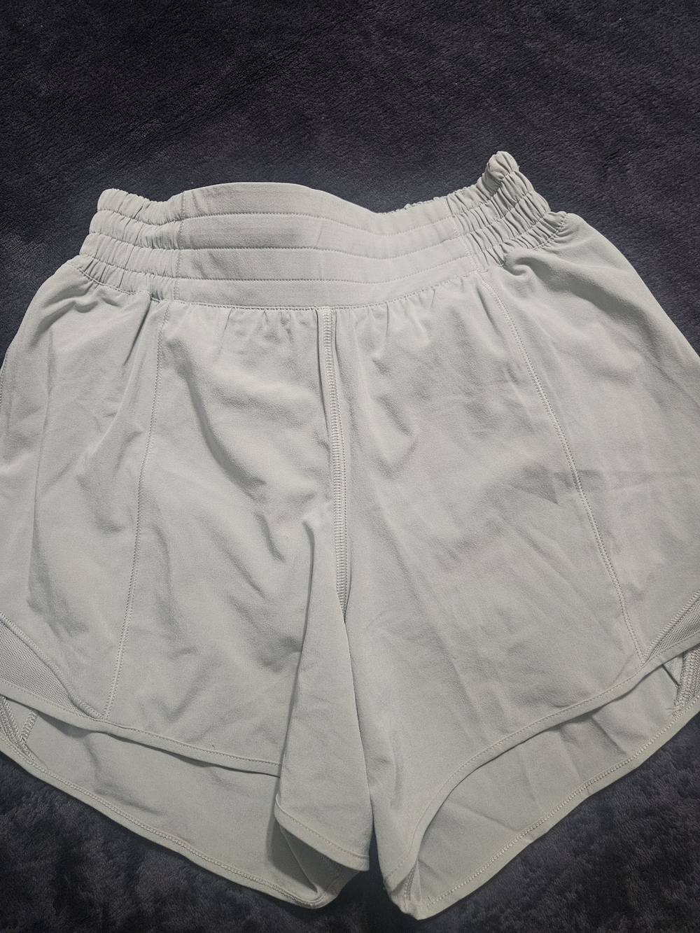 lululemon Light Green High-Waist Hottie Hot Run Shorts Sz 2 4in.